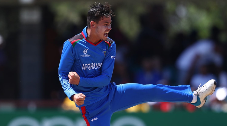 16-Year-Old Spinner Impresses in Premier Cricket