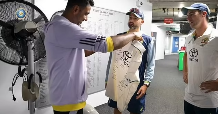 Catch_Pat_Cummins'_classy_gesture_towards_Ravi_Ashwin_on_camera