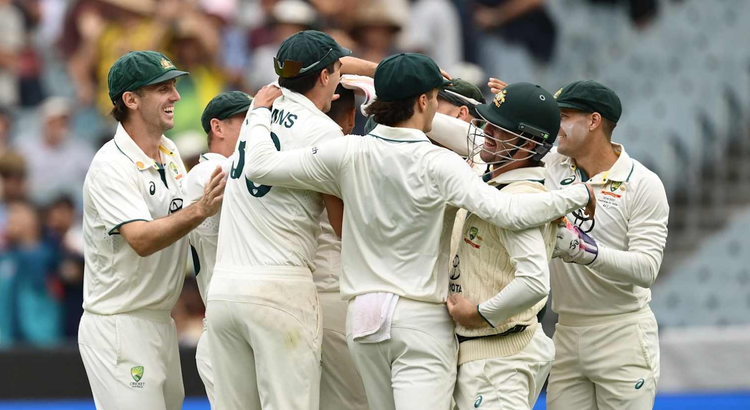 India_left_reeling_after_late_wickets_put_Australia_in_control_of