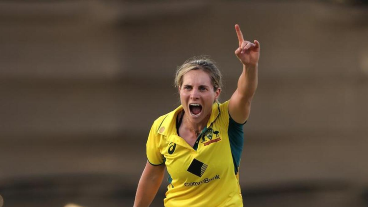Knee_injury_rules_out_Sophie_Molineux_for_New_Zealand_series