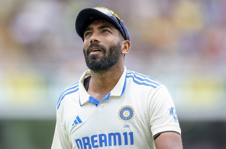 Ravi_Shastri_compares_Jasprit_Bumrah_with_legendary_West_Indies