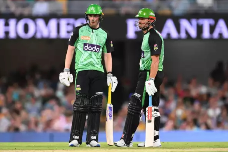 Lawrence, Stoinis shine as Stars get off the mark