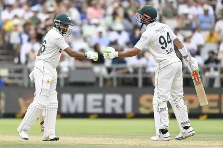 Pakistan openers solid in follow-on innings