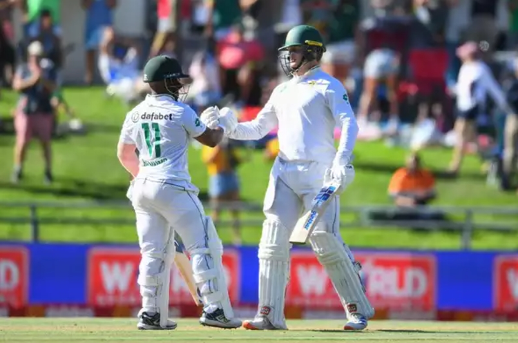 Rickelton,_Bavuma_tons_deflate_Pakistan_on_opening_day_at_Newlands